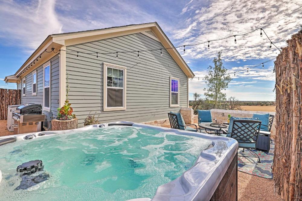 Comfy Hill Country Haven with Private Hot Tub!
